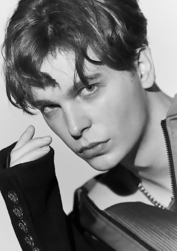 <a href='/index.html?ptype=view&idx=6245&page=28&code=model'>Handsome</a>