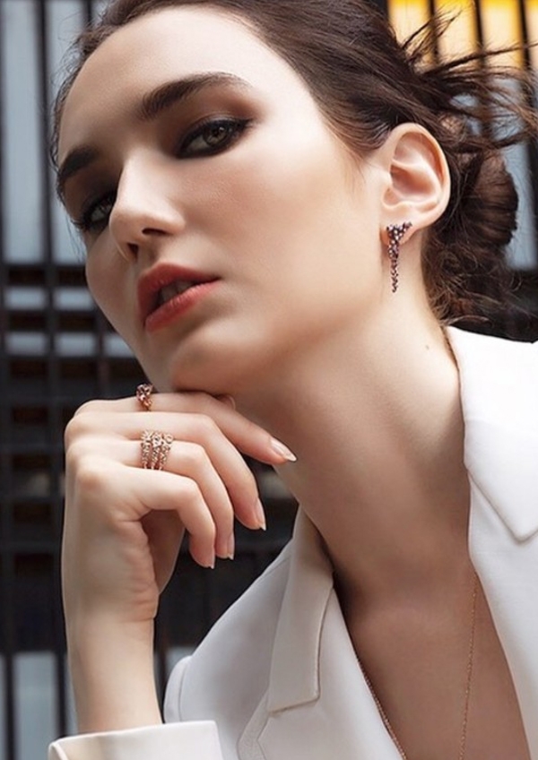 <a href='/index.html?ptype=view&idx=6310&page=27&code=model'>Chic / Luxury</a>