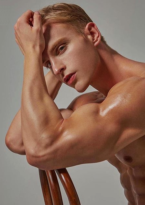 <a href='/index.html?ptype=view&idx=6444&page=26&code=model'>Tough/ Sexy </a>