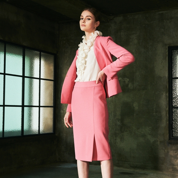 <a href='/portfolio.html?ptype=view&idx=7174&page=2&code=sports_star'>미니멈 룩북</a>
