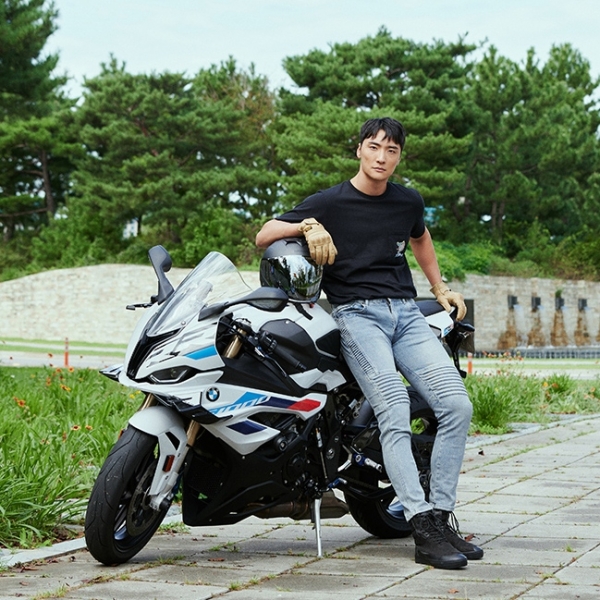 <a href='/portfolio.html?ptype=view&idx=9335&page=1&code=sports_star'>바이크마트 룩북 촬영</a>